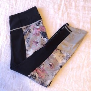 EUC Lululemon Crop 23” Wonder Under Floral Print Leggings Size 6